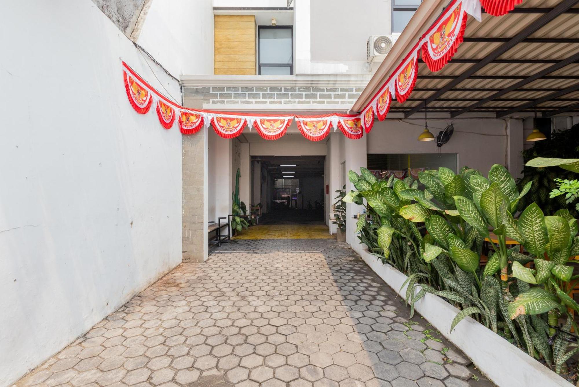 Reddoorz Plus Syariah Near Mall Pondok Indah Jacarta Exterior foto