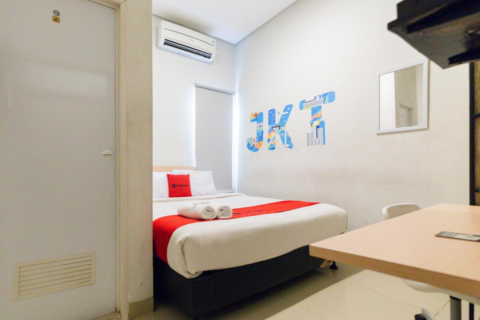 Reddoorz Plus Syariah Near Mall Pondok Indah Jacarta Exterior foto