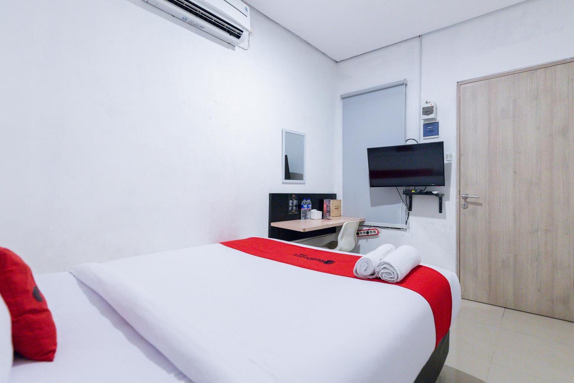 Reddoorz Plus Syariah Near Mall Pondok Indah Jacarta Exterior foto