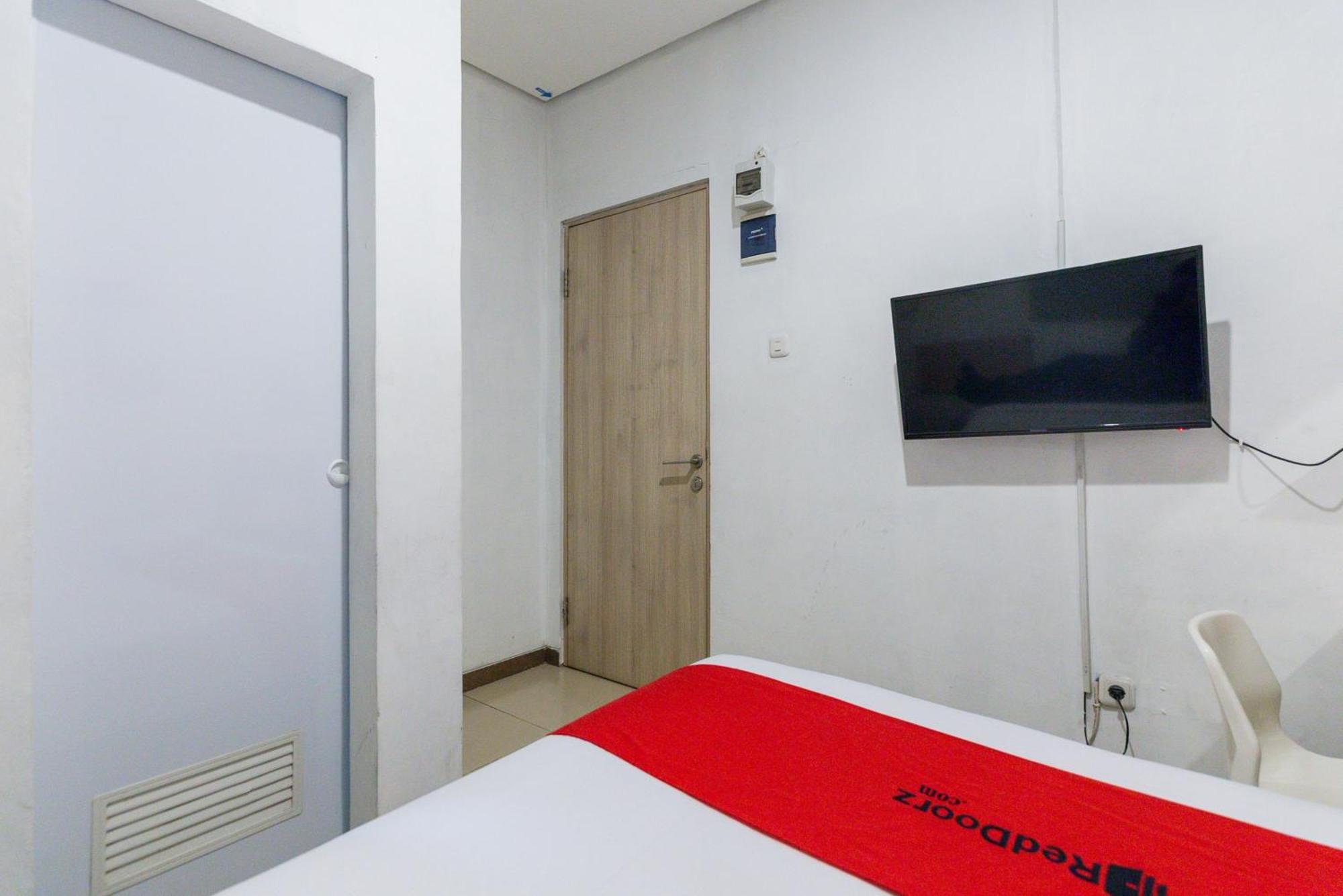 Reddoorz Plus Syariah Near Mall Pondok Indah Jacarta Exterior foto