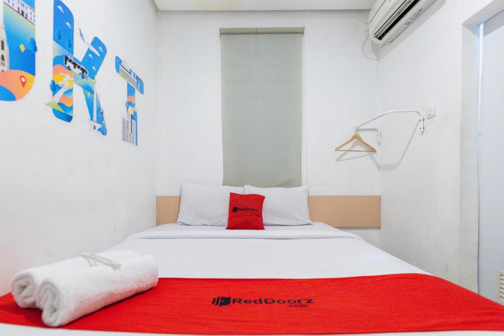 Reddoorz Plus Syariah Near Mall Pondok Indah Jacarta Exterior foto